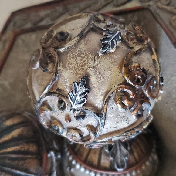 Pedestal Bowl with (4) Decorative Balls - Picture 6 of 8